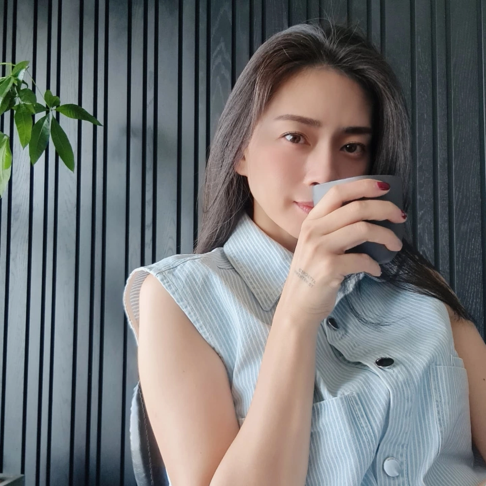 Ảnh toàn thân nổi bật hé lộ rõ Ngô Thanh Vân cao bao nhiêu