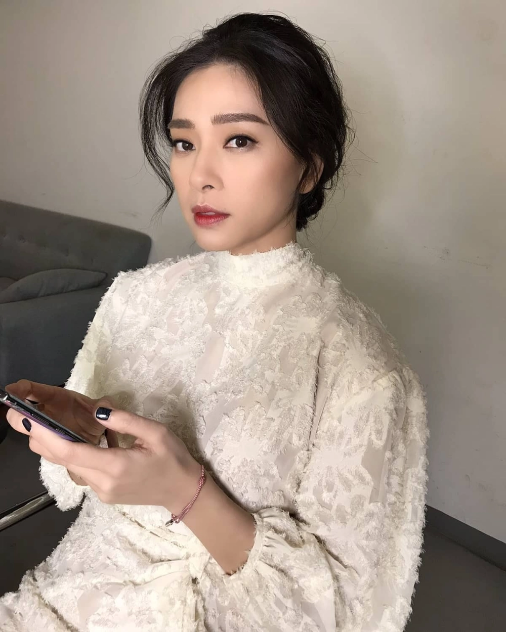 Góc chân dung tôn lên phong thái khi hỏi Ngô Thanh Vân sinh năm