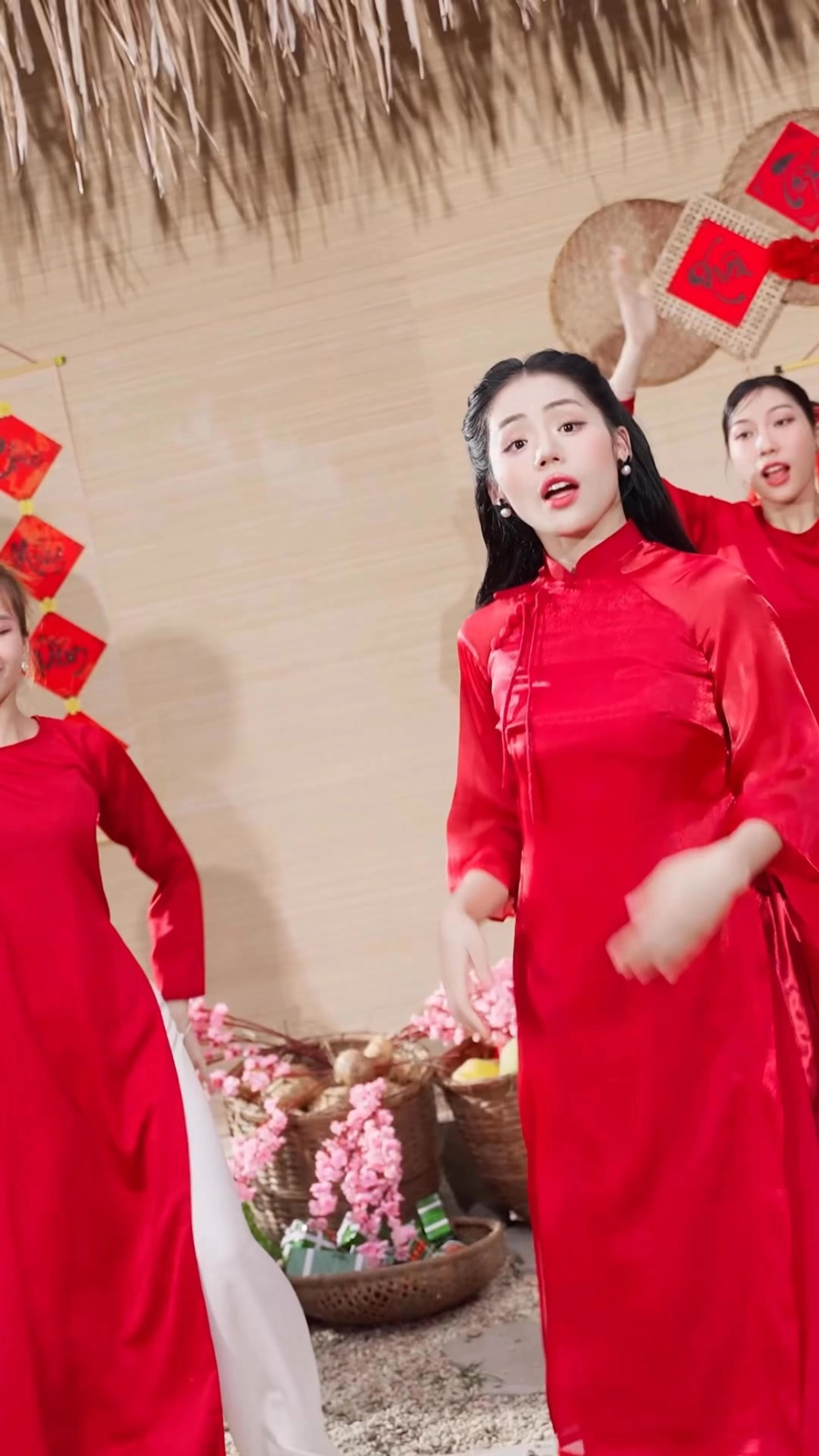 Ảnh sân khấu đầy cảm xúc khi Nguyễn Hương Ly live