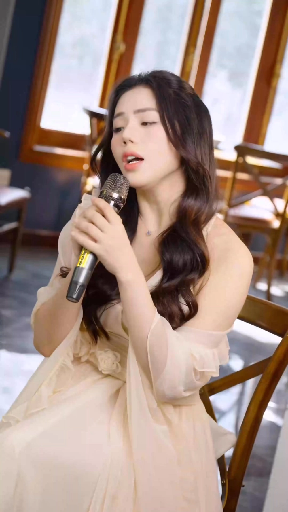 Ảnh đời thường tươi sáng trên Instagram Nguyễn Hương Ly