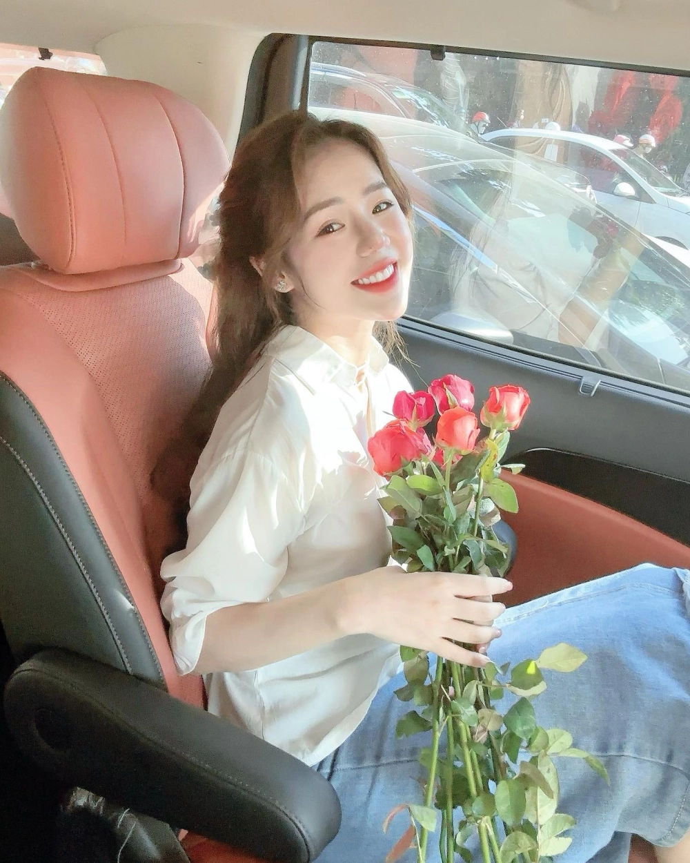 Khung ảnh tự nhiên gây tò mò Nguyễn Hương Ly bao nhiêu tuổi