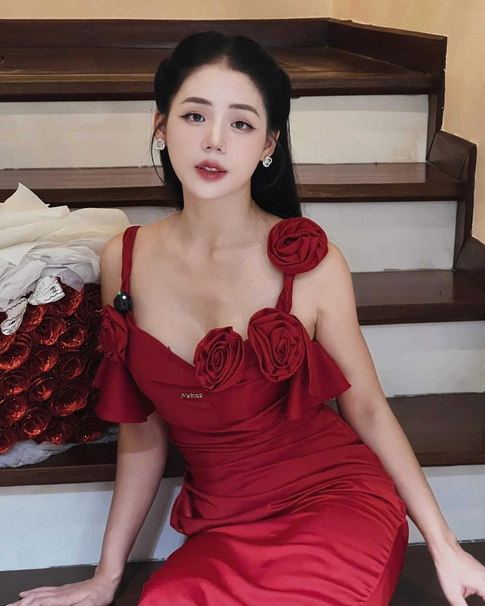 Chân dung chuyên nghiệp trong profile Nguyễn Hương Ly