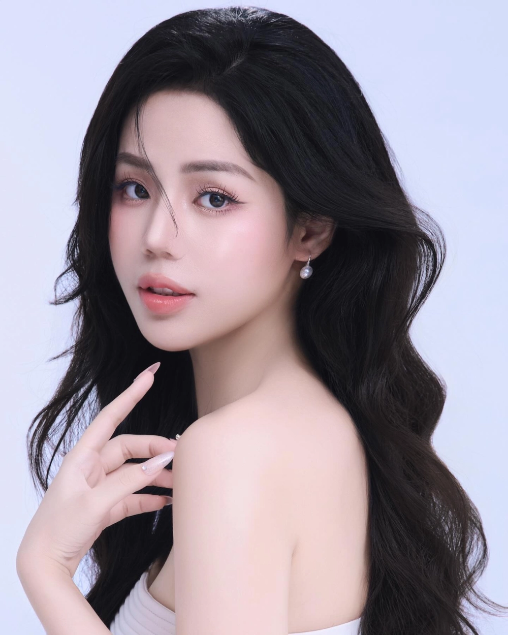 Ảnh toàn thân giúp bật rõ chiều cao Nguyễn Hương Ly