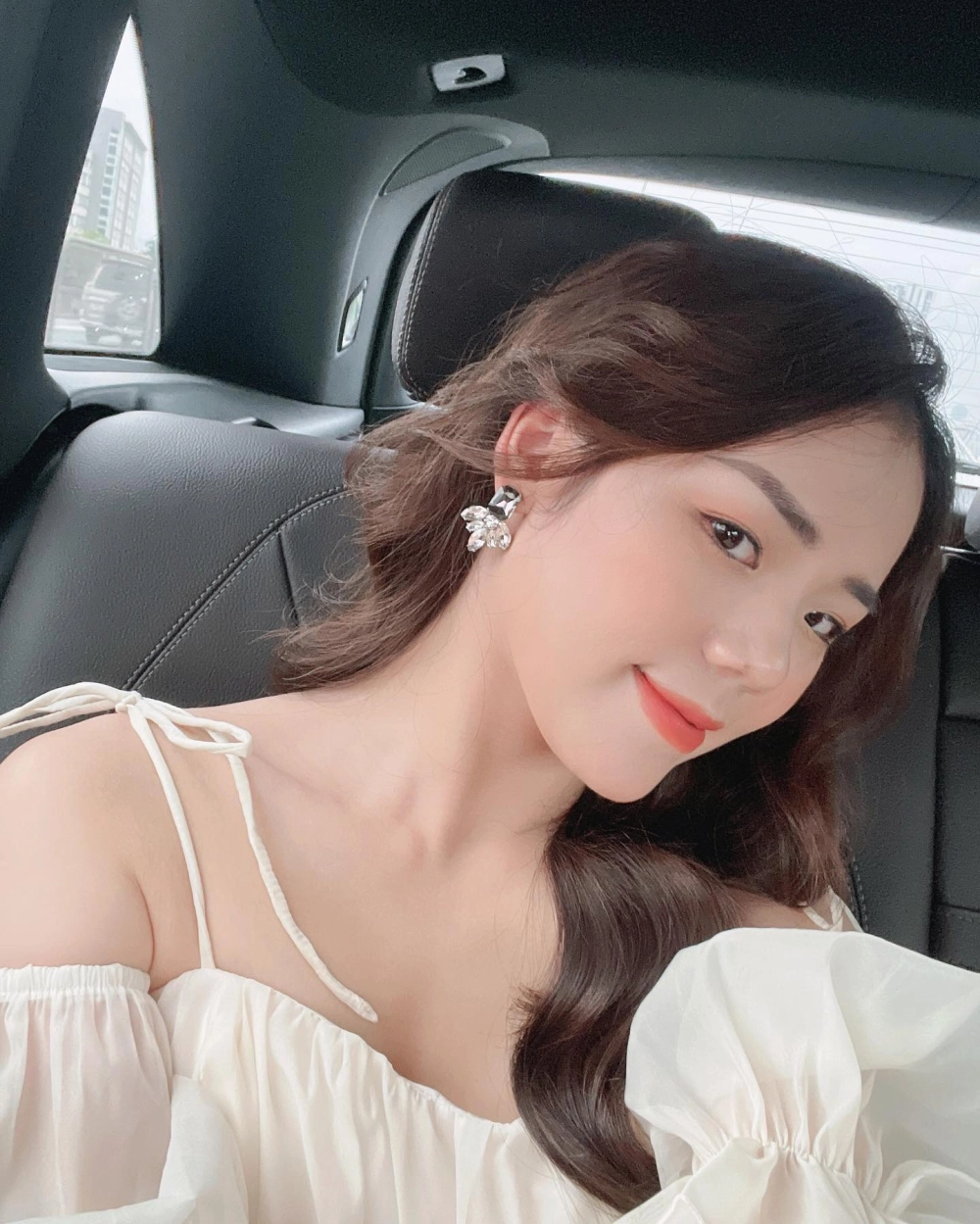 Visual đầy cá tính và trẻ trung của Nguyễn Hương Ly