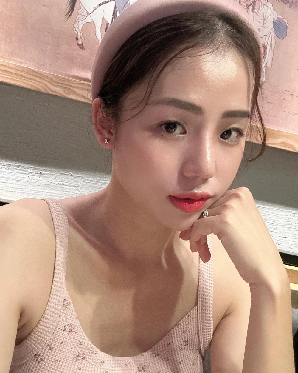 Visual sôi động kết hợp phong cách remix