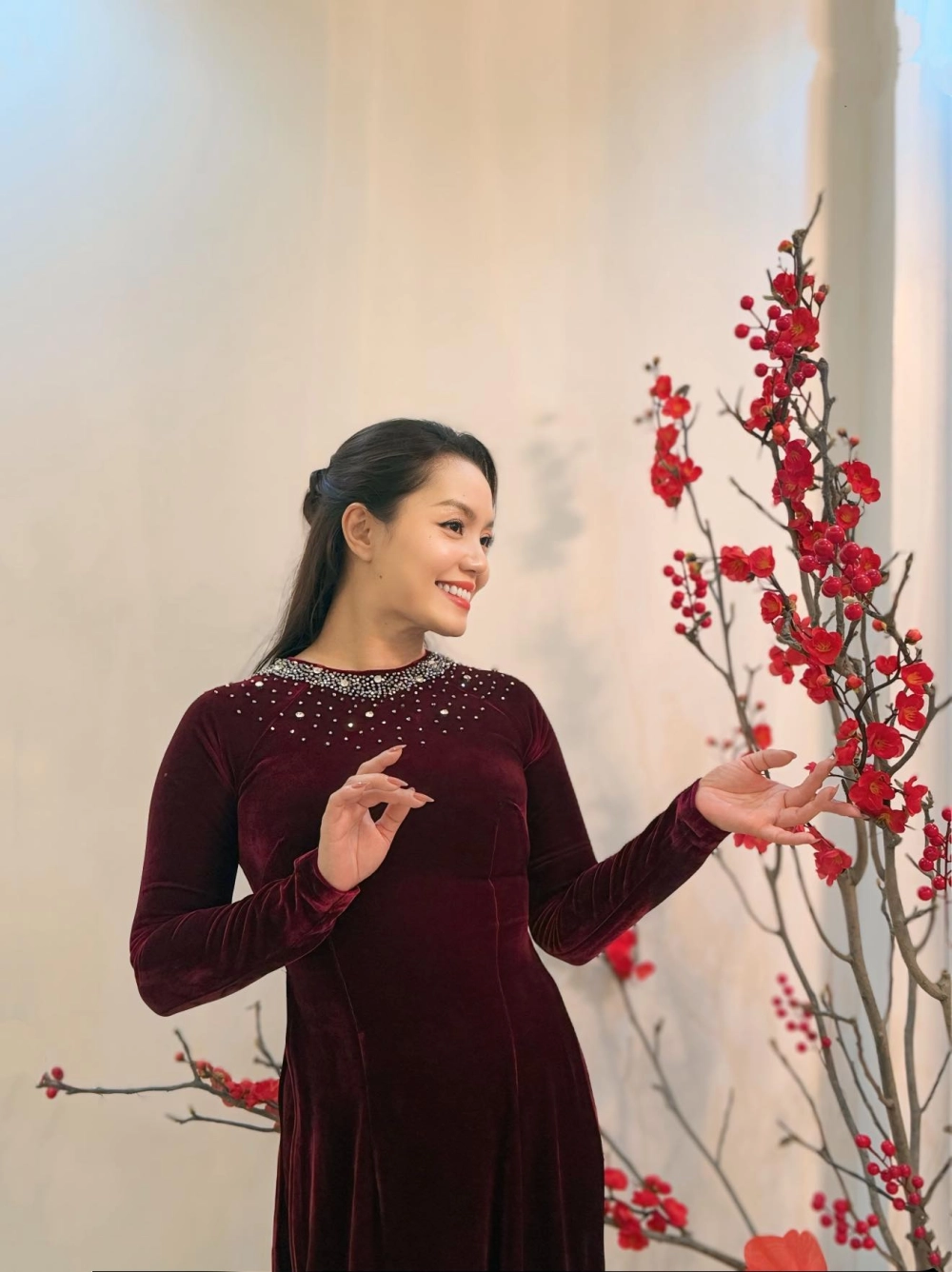 Khung hình ngọt ngào từ lời bài hát Nguyễn Ngọc Anh triệu đoá hoa hồng