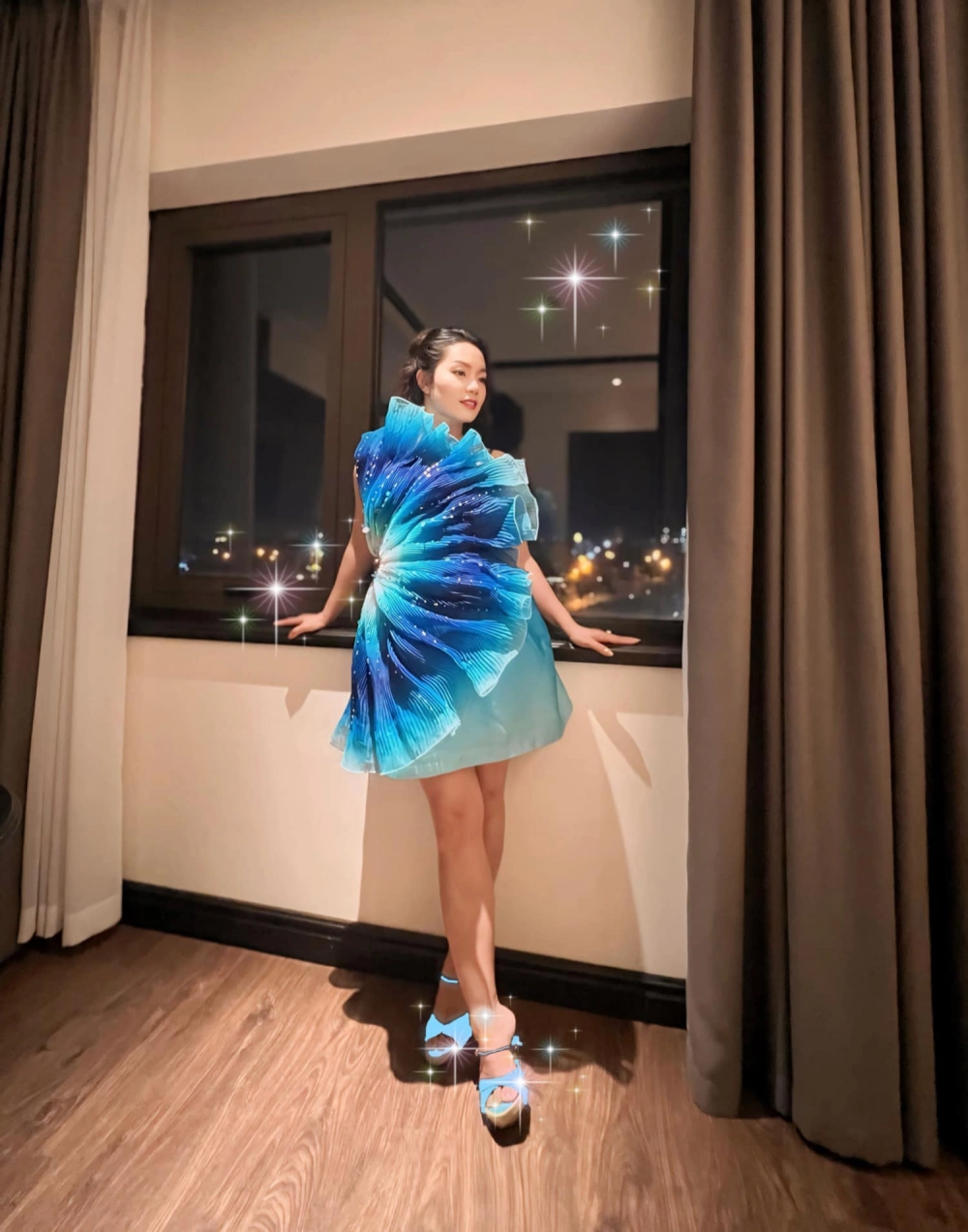 Nụ cười tỏa sáng đúng chất MC Nguyễn Ngọc Anh