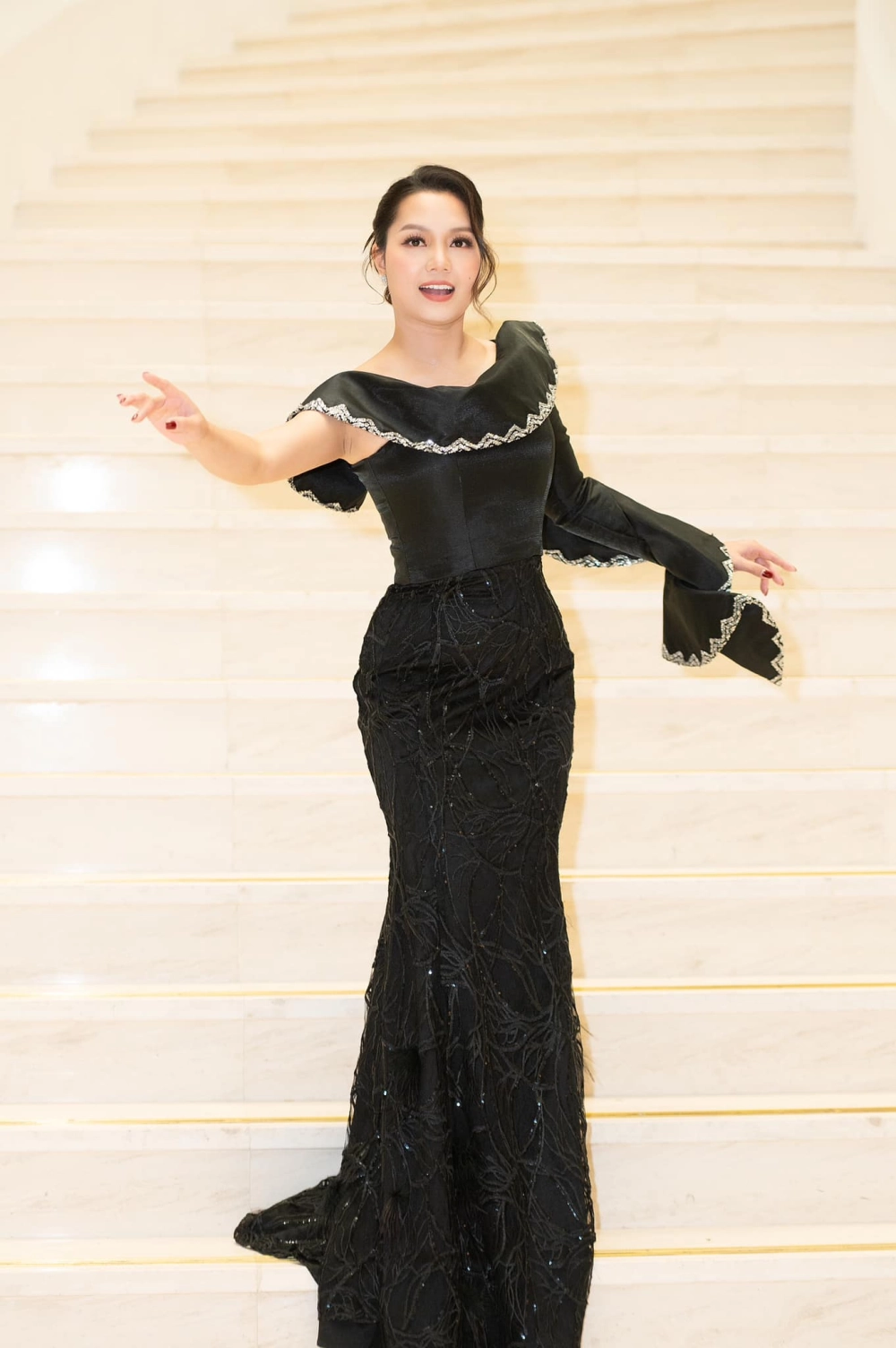 Sắc thái biểu cảm đong đầy trong ca khúc đóa hoa nở muộn Nguyễn Ngọc Anh