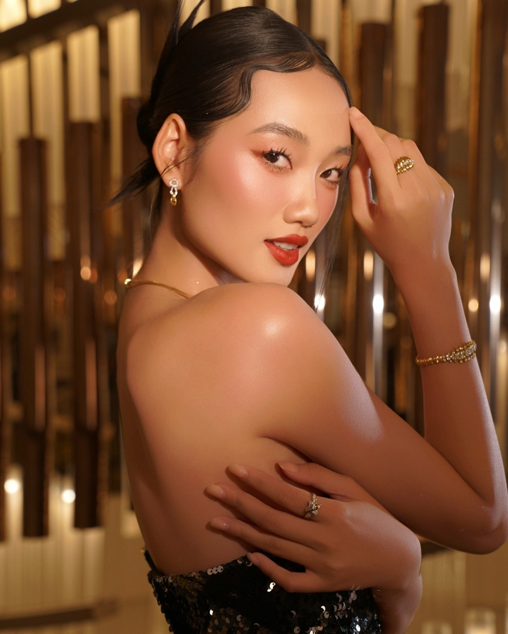 Visual sang trọng trong vai trò Nguyễn Quỳnh Anh á hậu