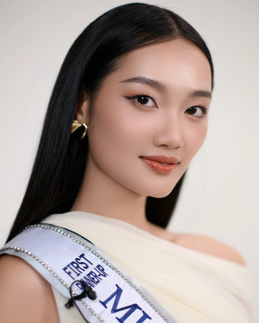 Visual giản dị chụp lại Nguyễn Quỳnh Anh ngày/nơi sinh