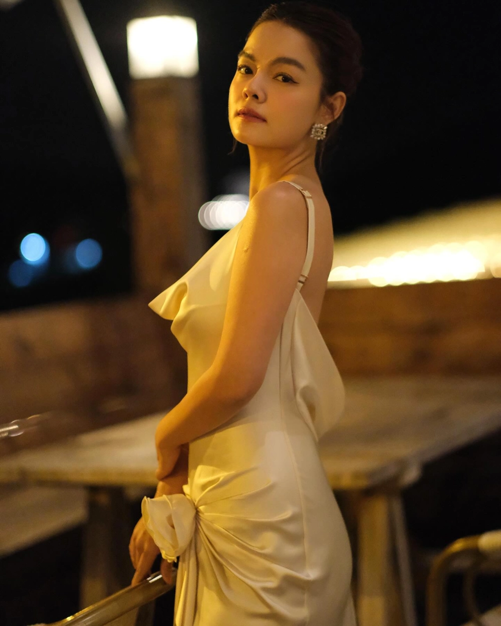 Góc nhìn khác lạ khi hóa thân diễn viên Phạm Quỳnh Anh