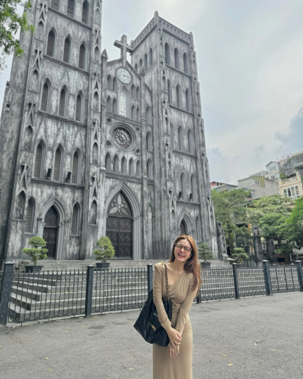 Vẻ đẹp dịu dàng khiến ai cũng hỏi ca sĩ Phạm Quỳnh Anh sinh năm bao nhiêu