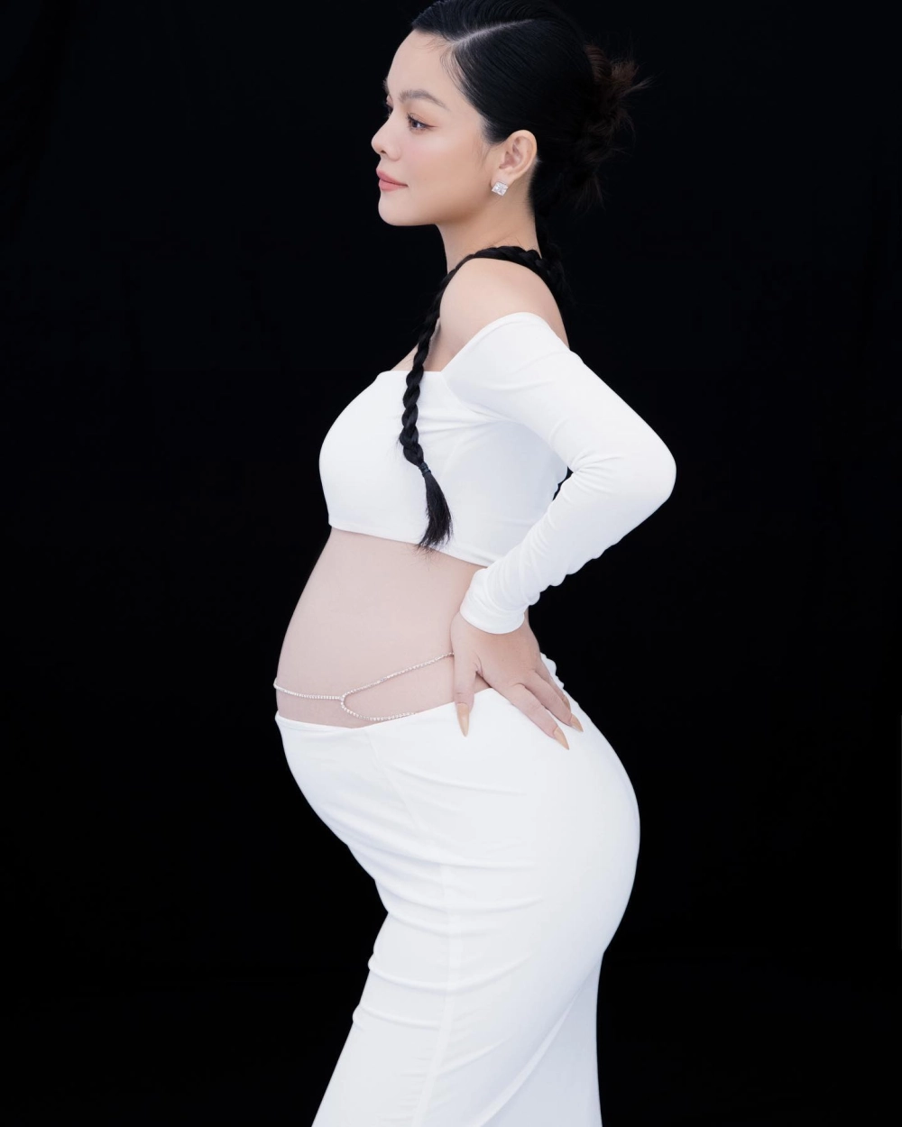 Visual sang trọng giữa thông tin Phạm Quỳnh Anh phốt