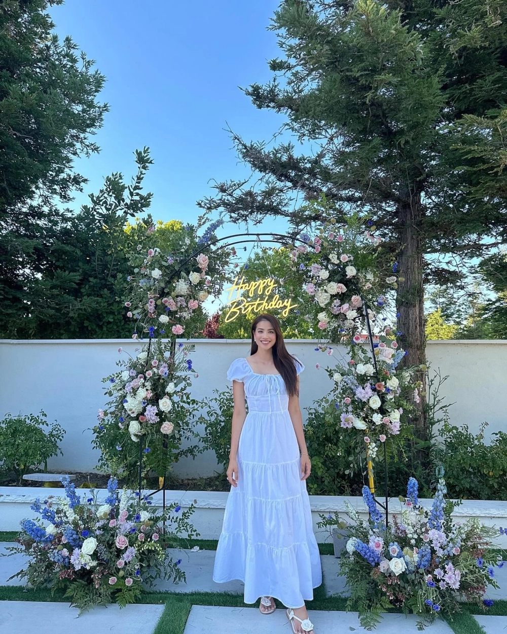 Ảnh Phạm Hương sexy vẫn giữ nét sang trọng và đẳng cấp