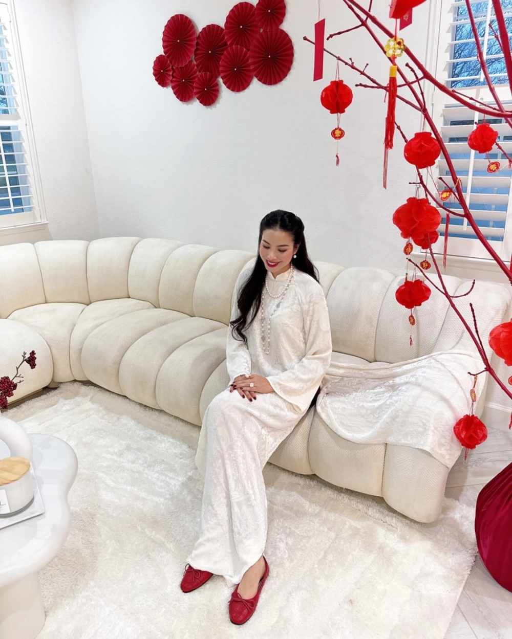 Fan quốc tế gọi cô là hoa hậu Pham Huong biểu tượng nhan sắc Việt