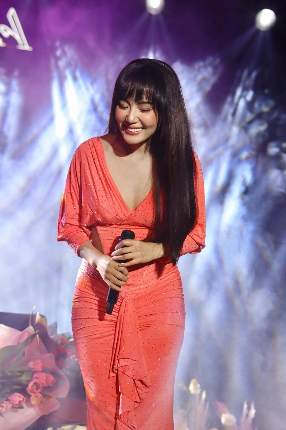 Ảnh tâm trạng lắng sâu của cơn mưa tình yêu Phương Linh