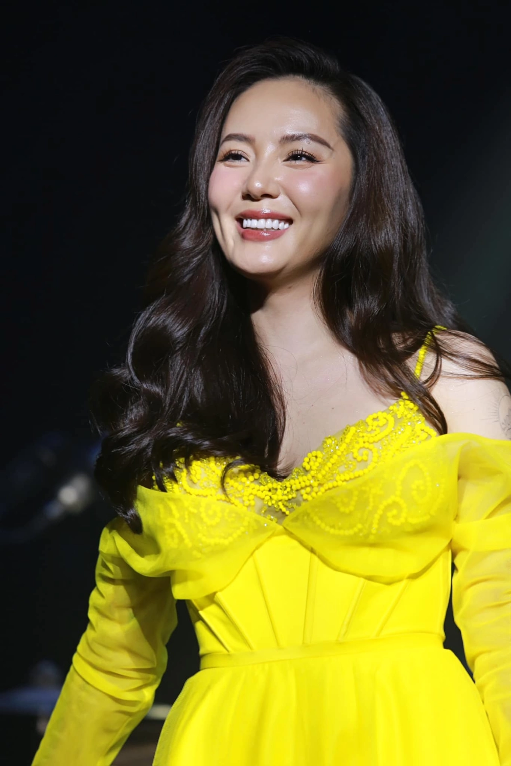 Hình ảnh dịu dàng tiết lộ câu hỏi ca sĩ Phương Linh sinh năm bao nhiêu