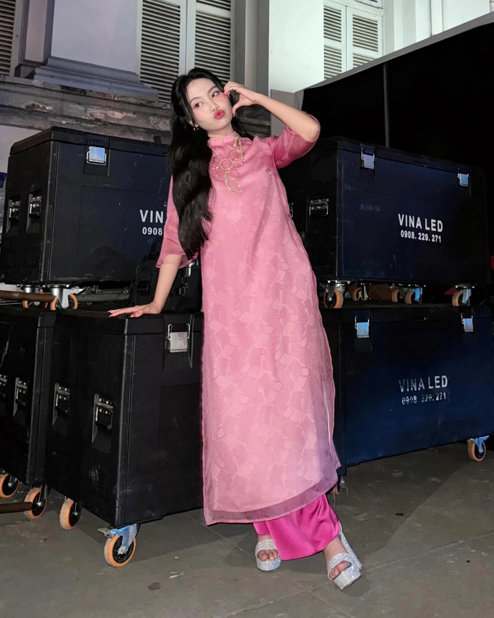 Hình ảnh đồng quê trong bản quê em mùa nước lũ Phương Mỹ Chi