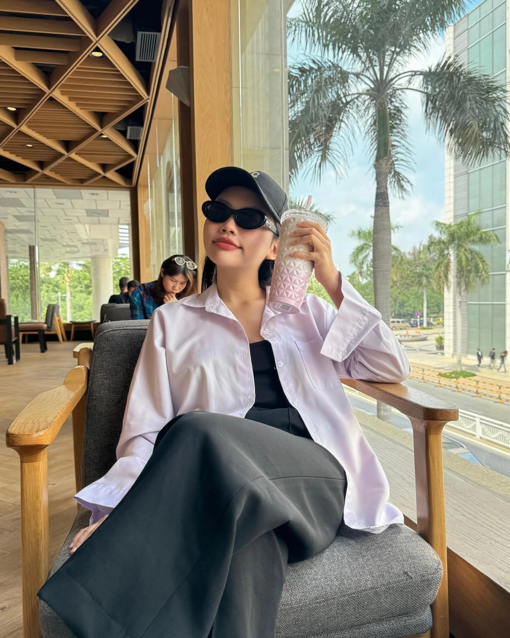 Ảnh phù hợp khi bạn hát theo karaoke Phương Mỹ Chi