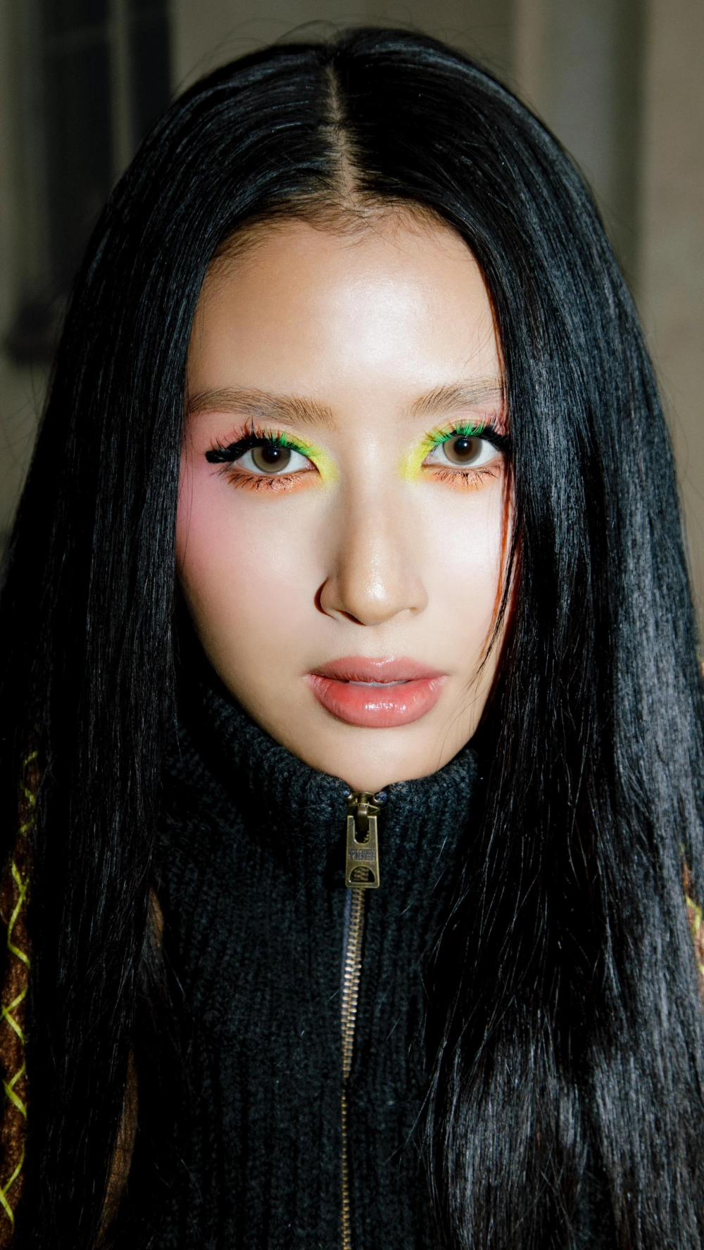 Nét đẹp dịu dàng đầy khác lạ của áo dài Quỳnh Anh Shyn