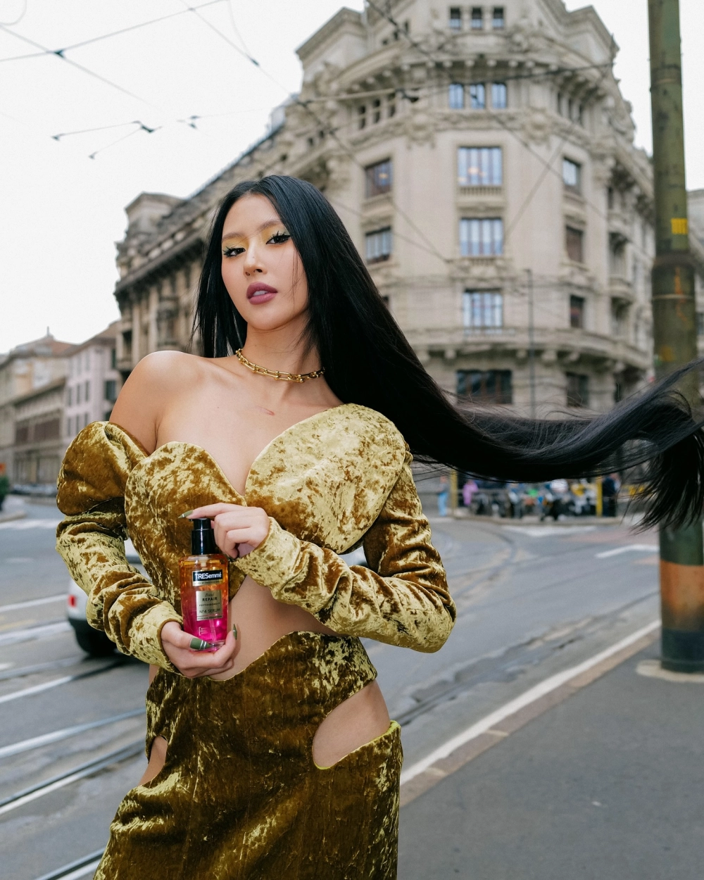 Ảnh đại diện đúng tinh thần của Quỳnh Anh Shyn tiểu sử