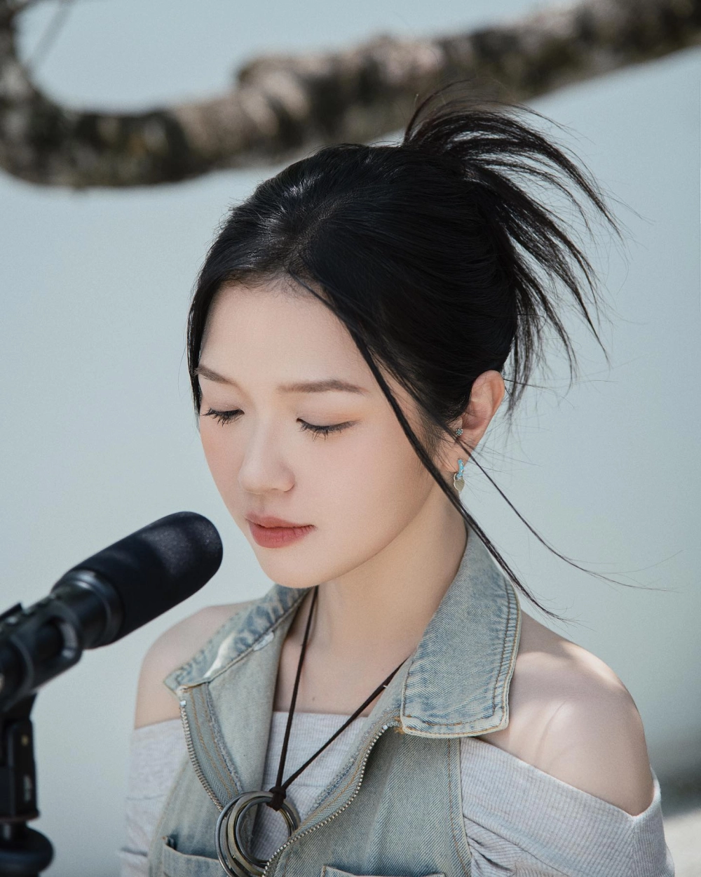 Visual mạnh mẽ và đầy khí chất của Suni Hạ Linh đạp gió rẽ sóng