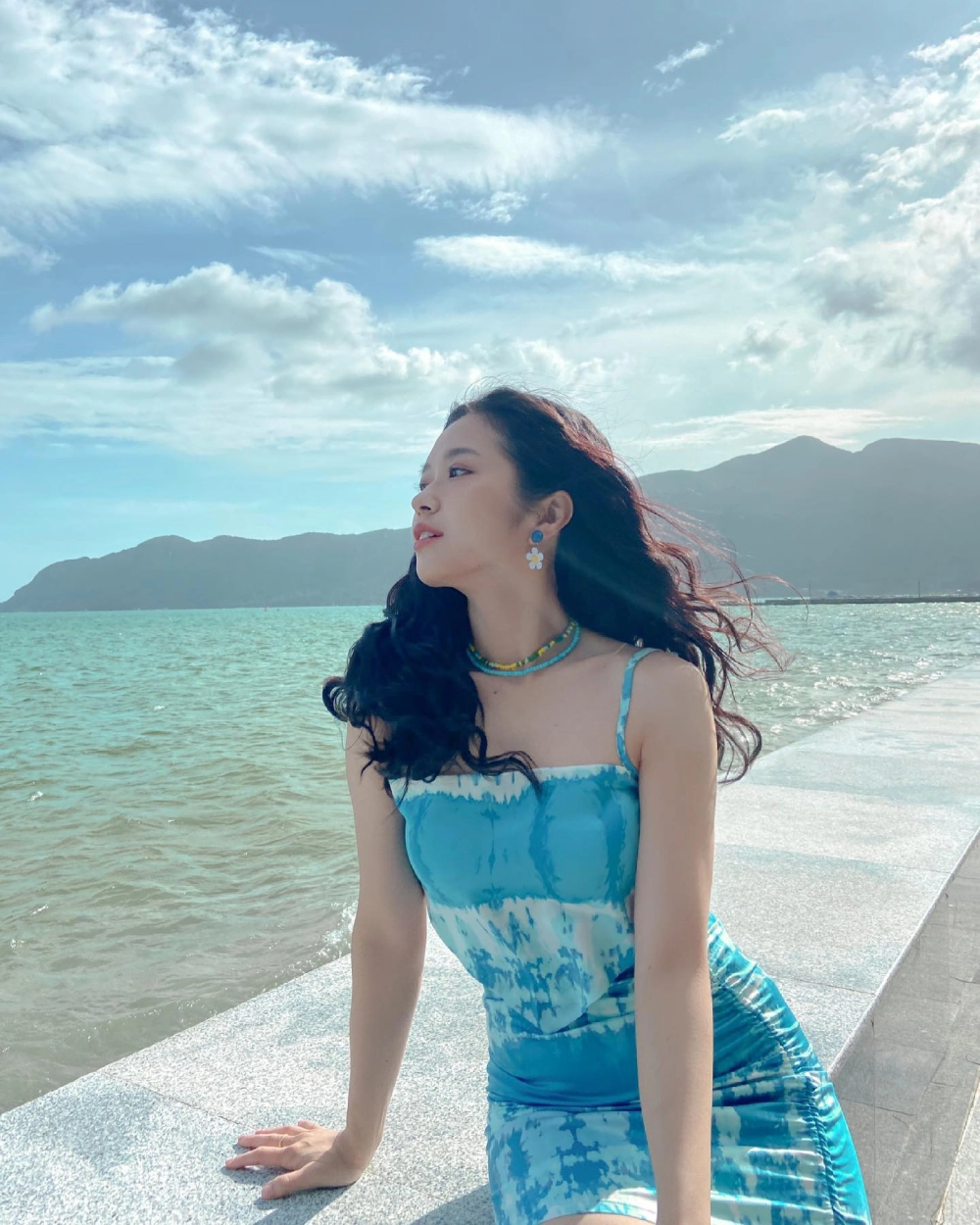 Nụ cười tươi tắn trong cảm nắng Suni Hạ Linh