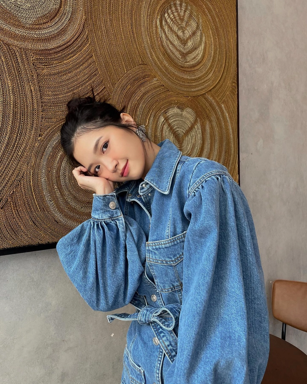 Visual trẻ trung và tràn đầy năng lượng của Suni Hạ Linh