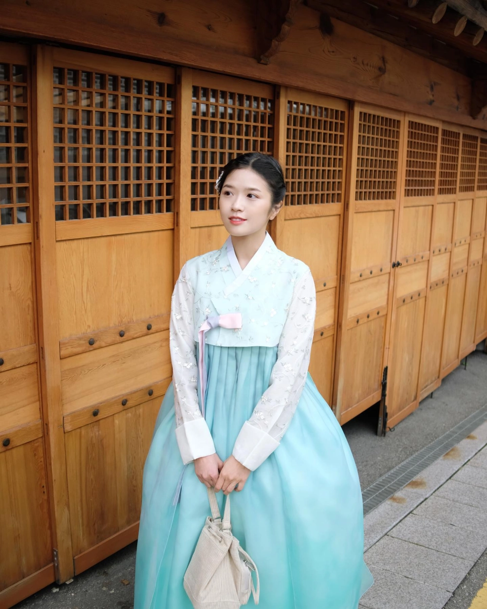 Tạo hình dịu dàng như trong lời bài hát Suni Hạ Linh cảm nắng