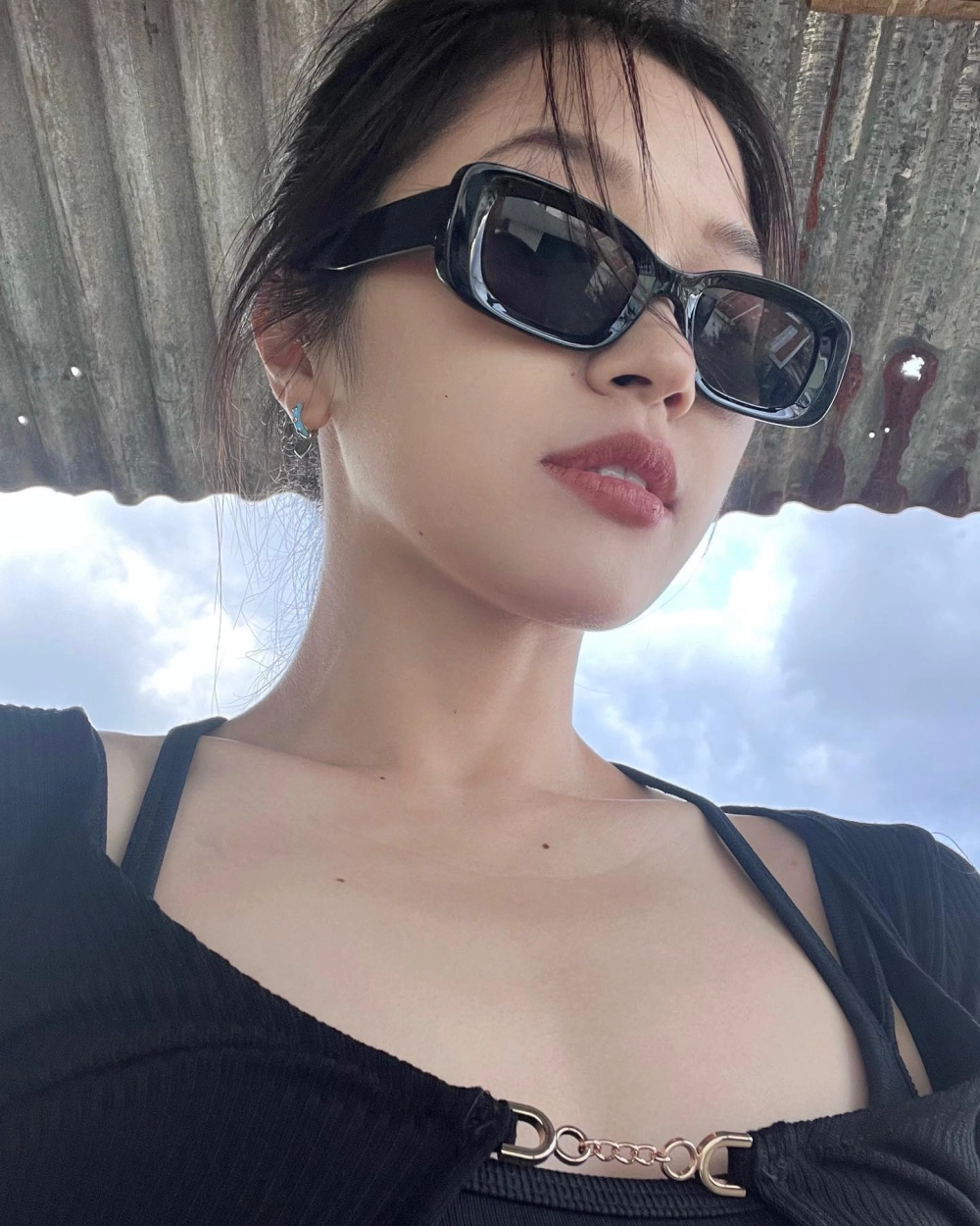 Ánh sáng sân khấu bùng nổ qua Suni Hạ Linh live