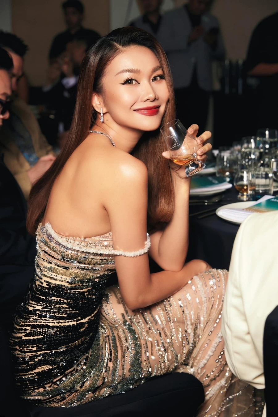 Khoảnh khắc vinh danh nghệ sĩ ưu tú Thanh Hằng