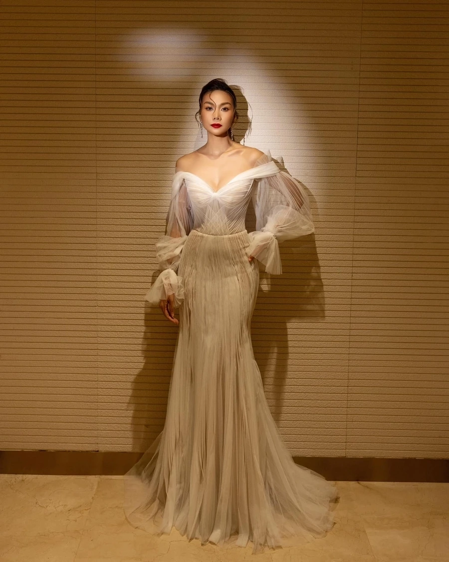 Góc ảnh toàn thân bật lên chiều cao lý tưởng của Thanh Hằng