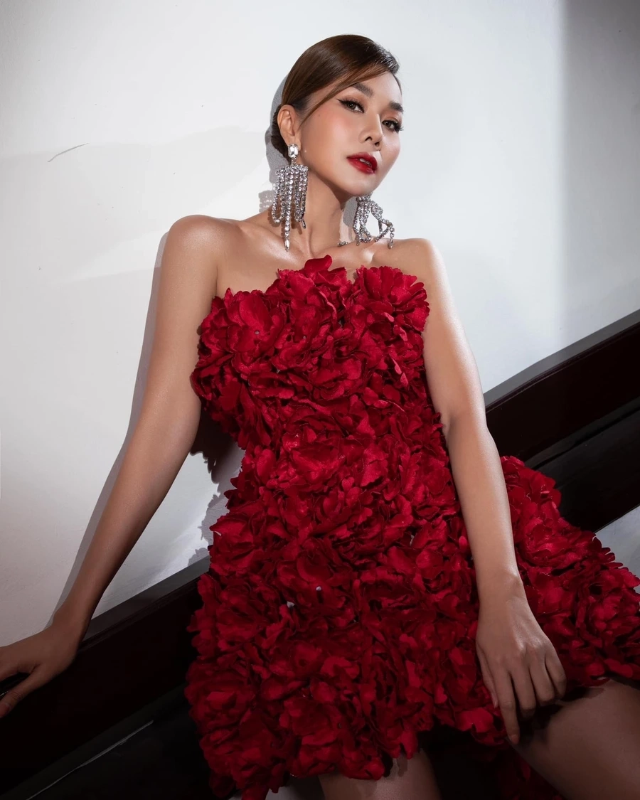 Ảnh hậu trường cực chuyên nghiệp của MC Thanh Hằng