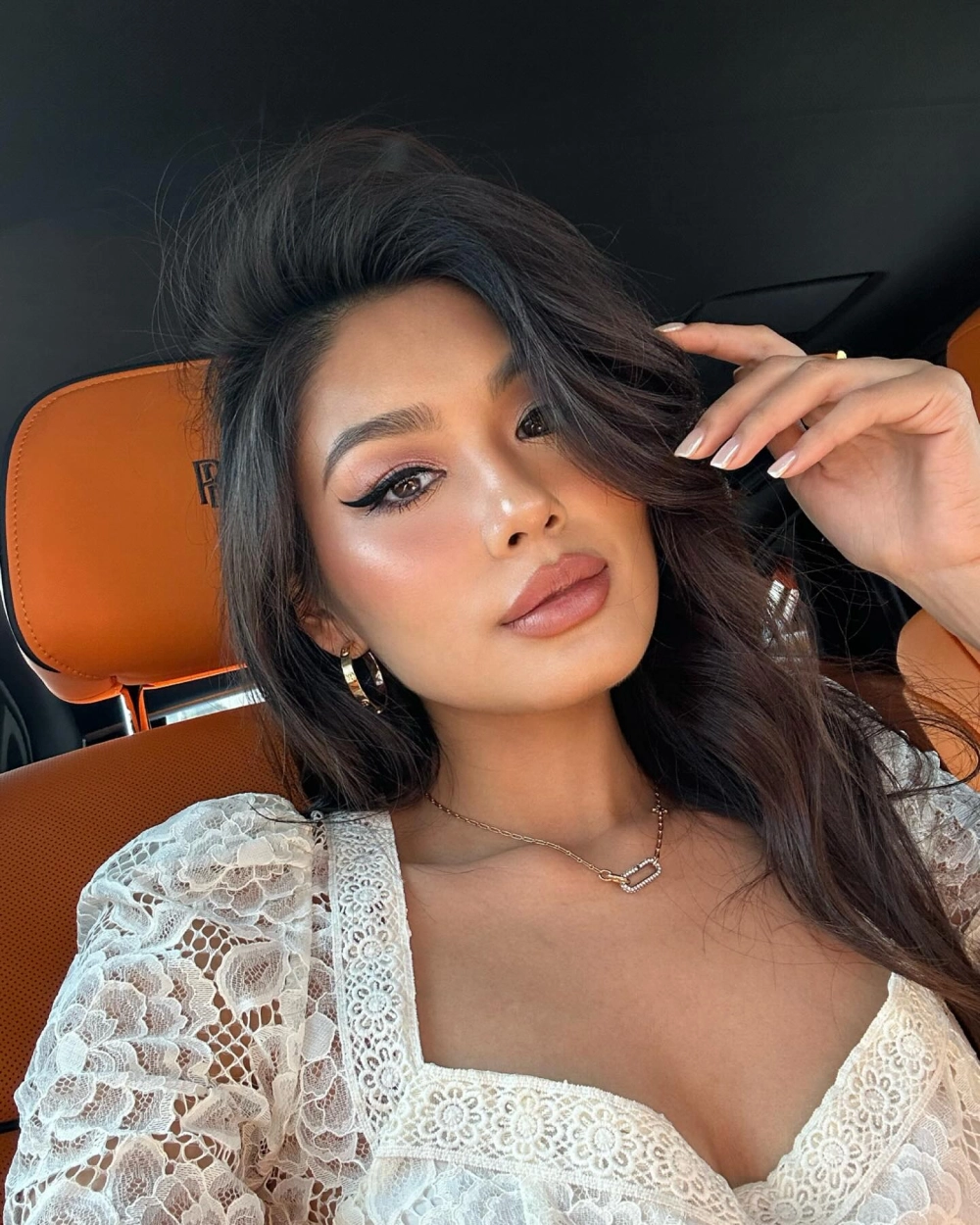 Visual búp bê sống khiến netizen gọi Thảo Nhi Lê barbie