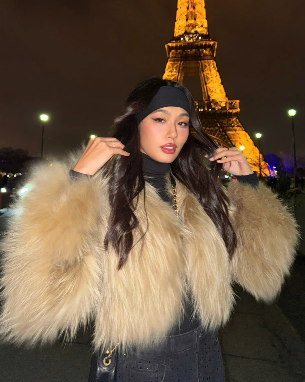 Ảnh hậu trường nổi bật giữa drama phốt Thảo Nhi Lê