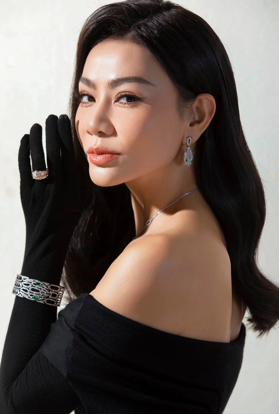 Visual sôi động trong bản phối Thu Minh remix