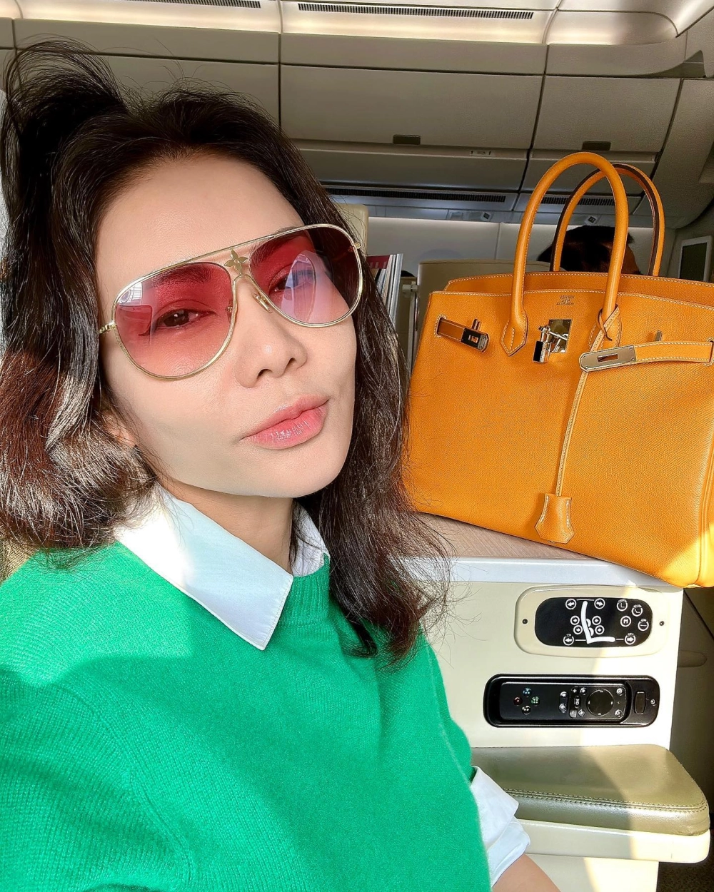 Visual nổi bật từ ca sĩ trên Minh Thư Official