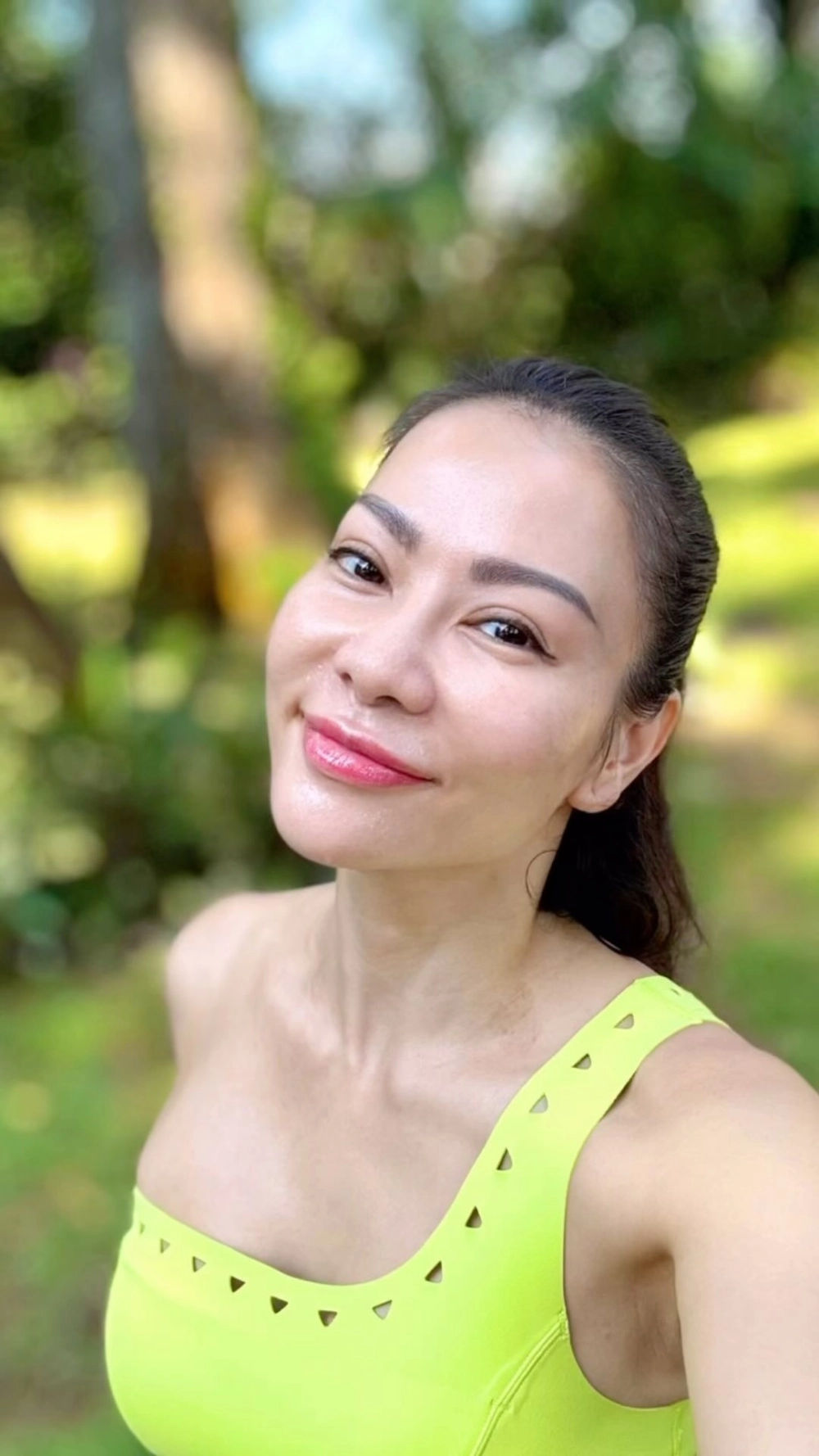 Visual rực rỡ trong phiên bản Bay Thu Minh remix