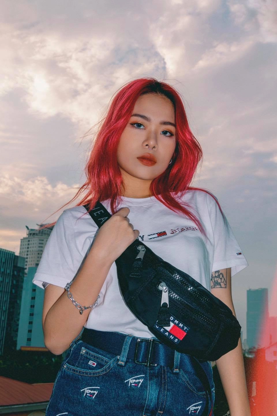 Năng lượng hiện đại trong từng giai điệu nhạc Tlinh