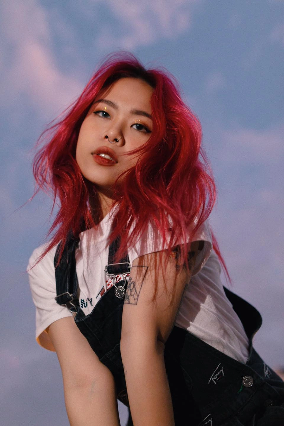 Ảnh cover cuốn hút cho playlist Tlinh nghe mọi lúc mọi nơi