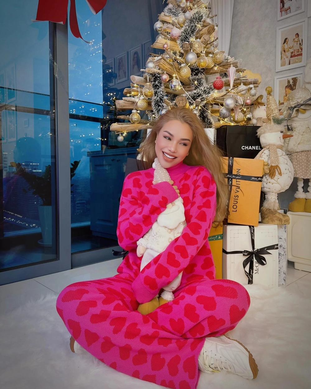 Hình ảnh mới khiến khán giả thắc mắc Trà Ngọc Hằng sinh năm bao nhiêu