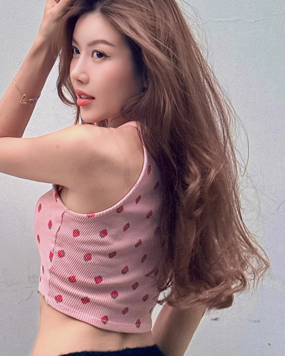 Ảnh cảm xúc từ ca khúc Chị ngã em nâng Trang Pháp