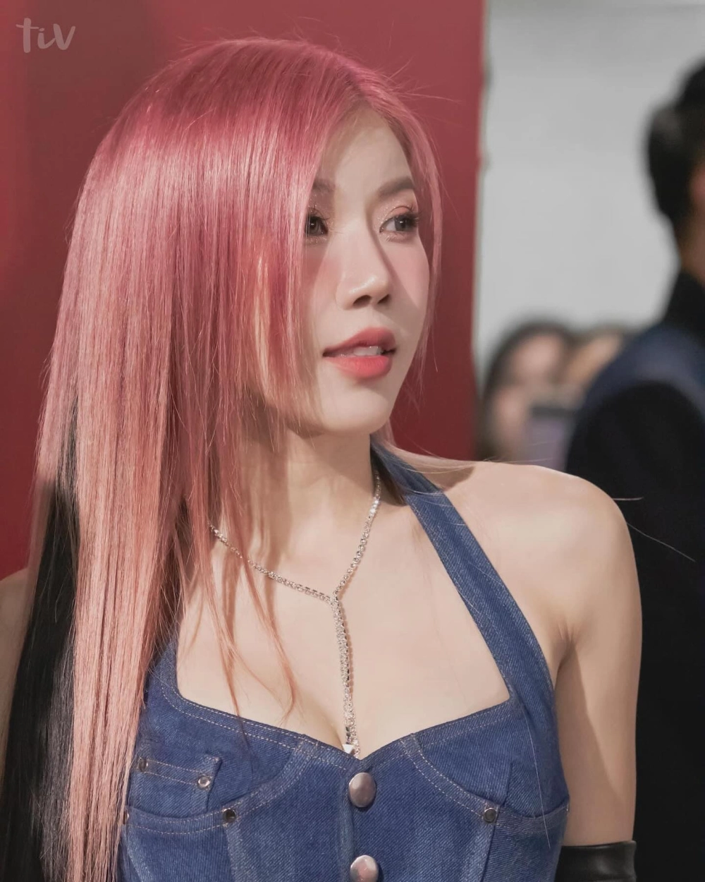 Visual táo bạo khoe đường cong Trang Pháp