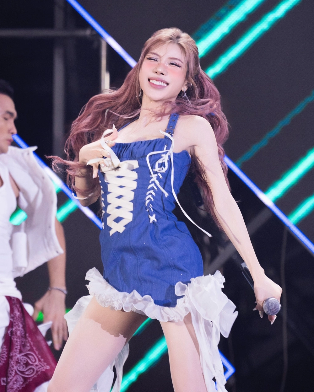 Ảnh bìa cá tính của album Trang Pháp