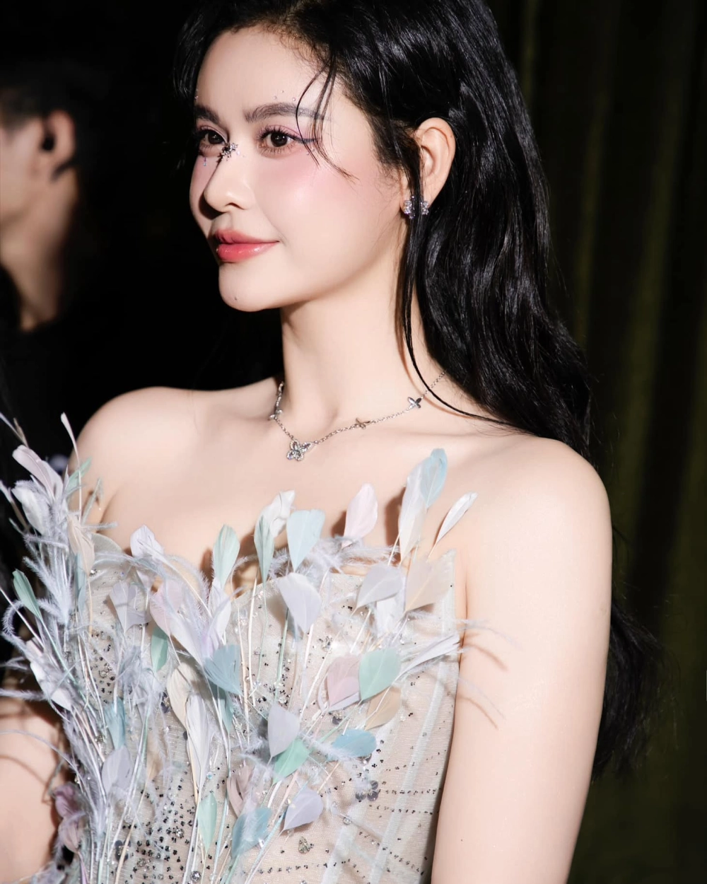 Visual cuốn hút thường thấy ở Trương Quỳnh Anh trên thảm đỏ