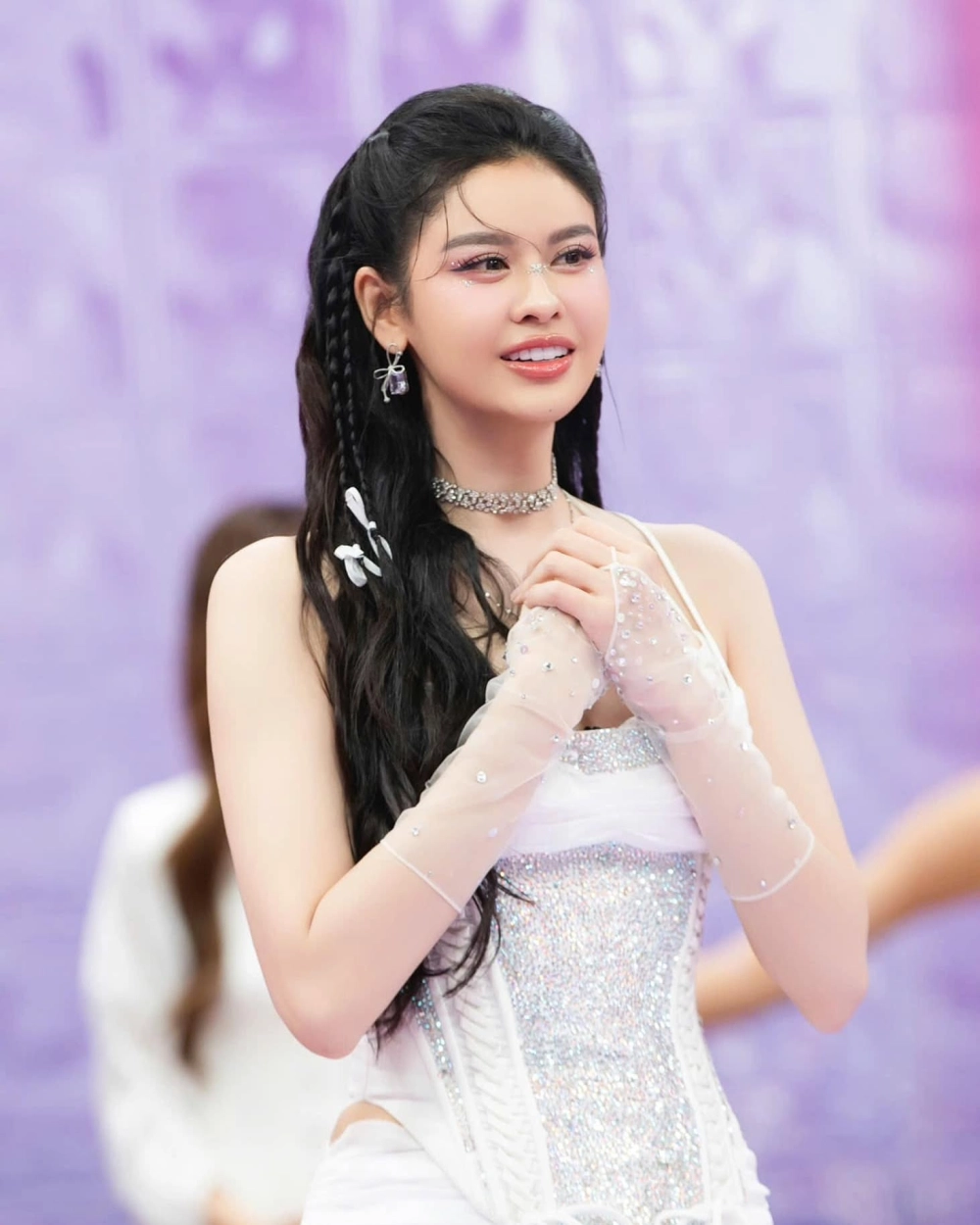 Bối cảnh lãng mạn trong bản karaoke Trương Quỳnh Anh