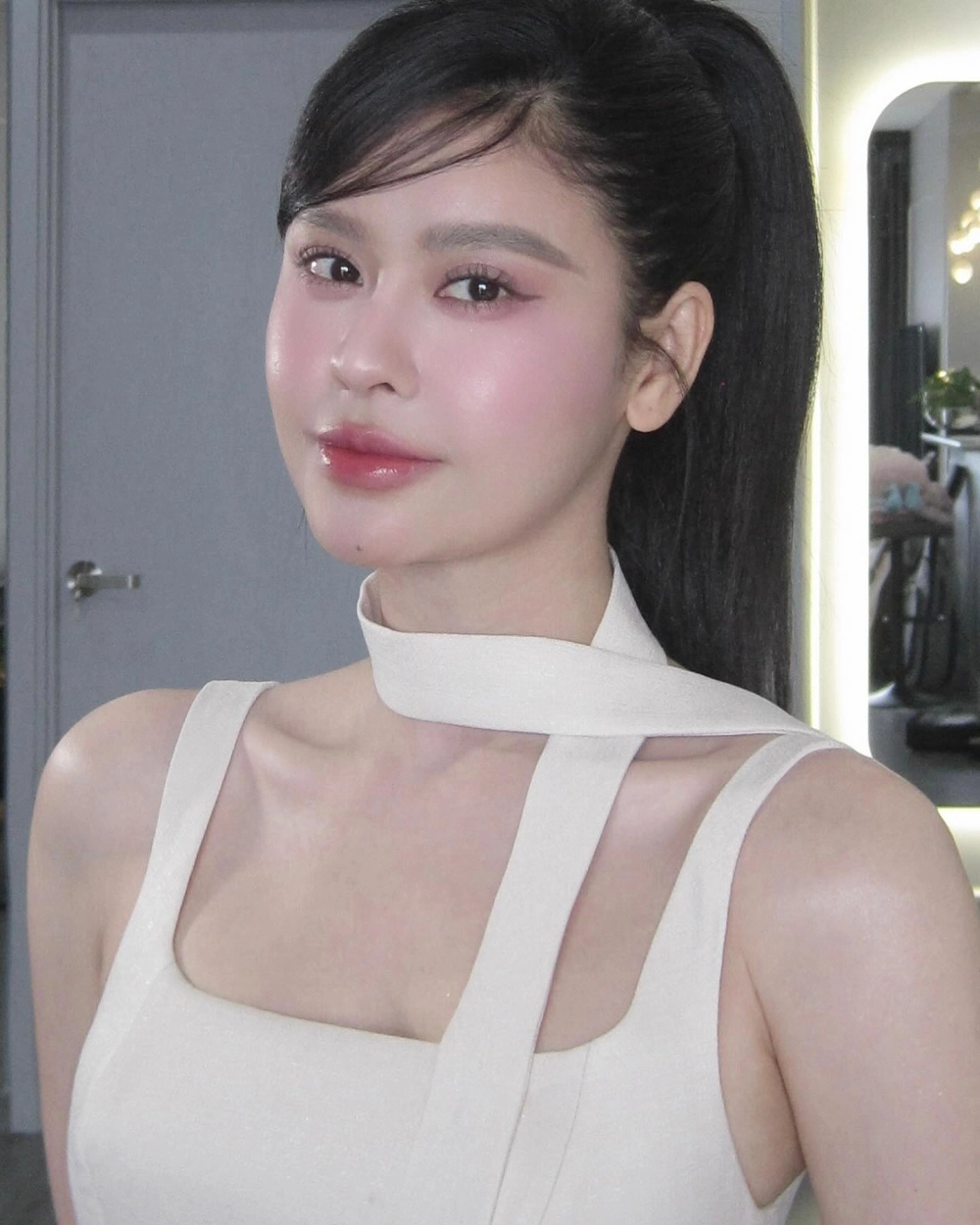 Ảnh minh họa hành trình nghệ thuật trong tiểu sử Trương Quỳnh Anh