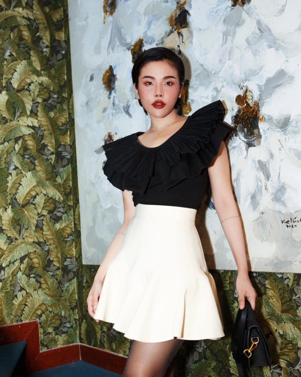 Khung hình nghệ thuật trong có con cá cắn câu lyrics Trương Thảo Nhi