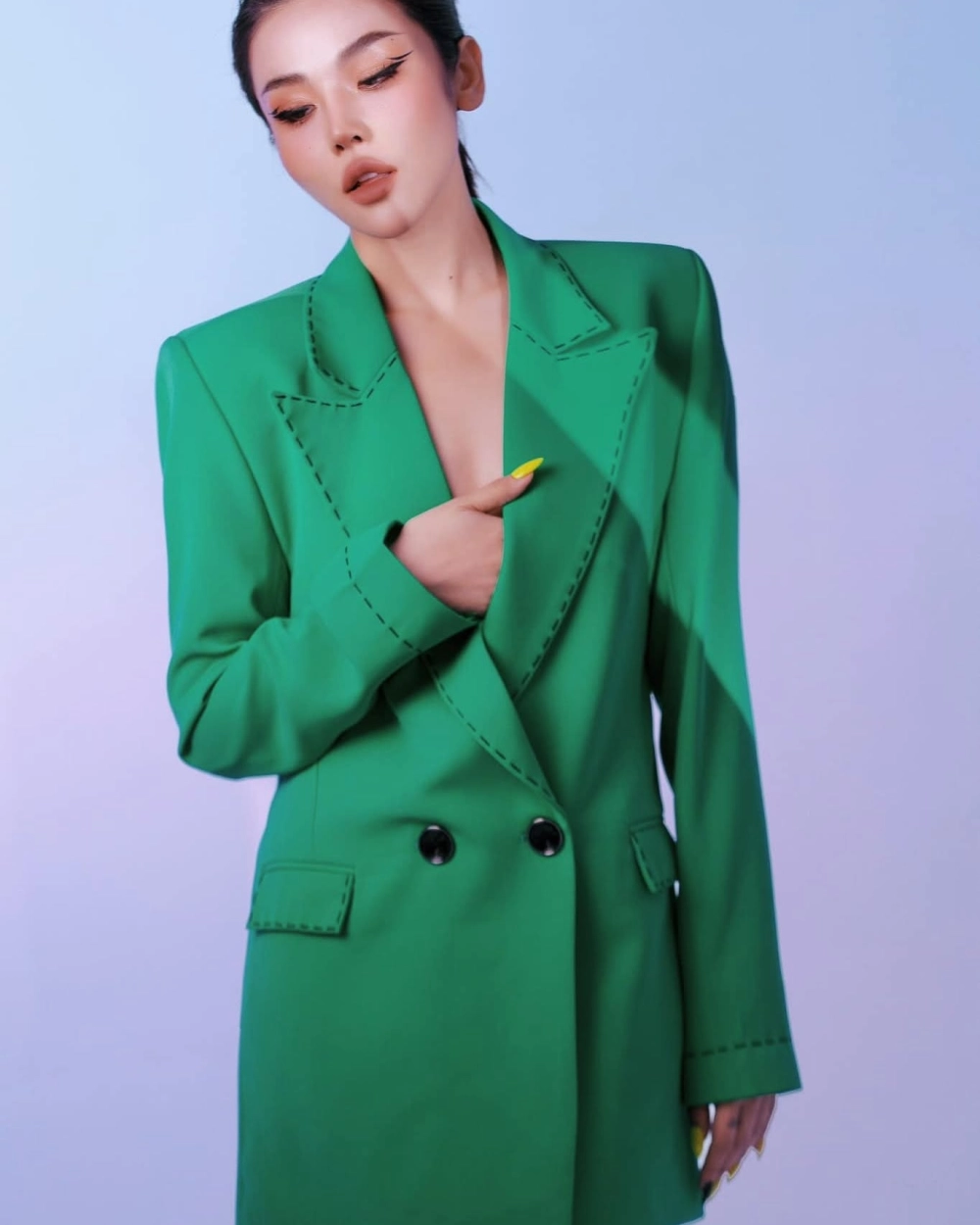 Bhút mắt bùng nổ trong MV dự thi Trương Thảo Nhi Sing My Song