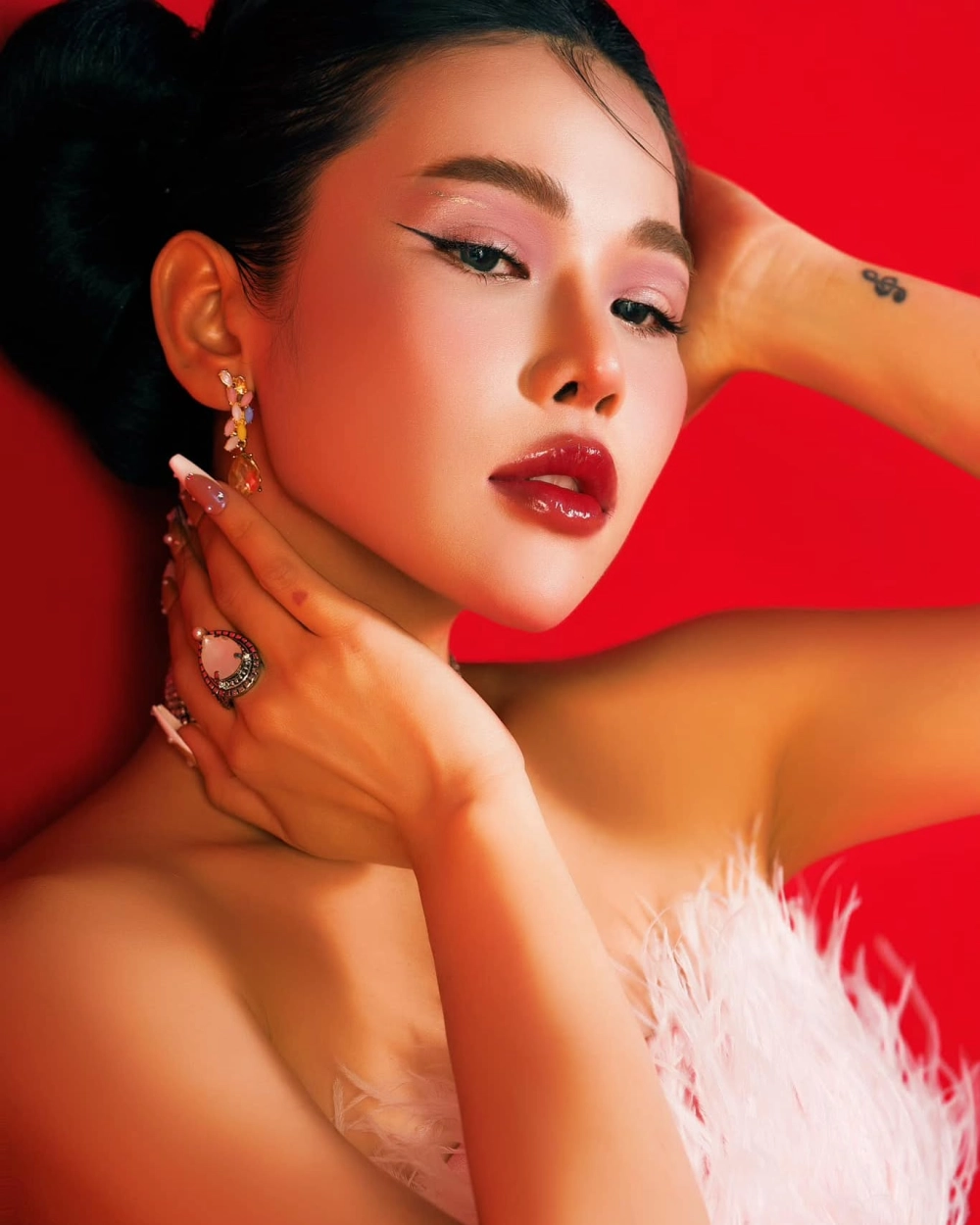 Visual lãng mạn phù hợp với chủ đề Yêu Trương Thảo Nhi